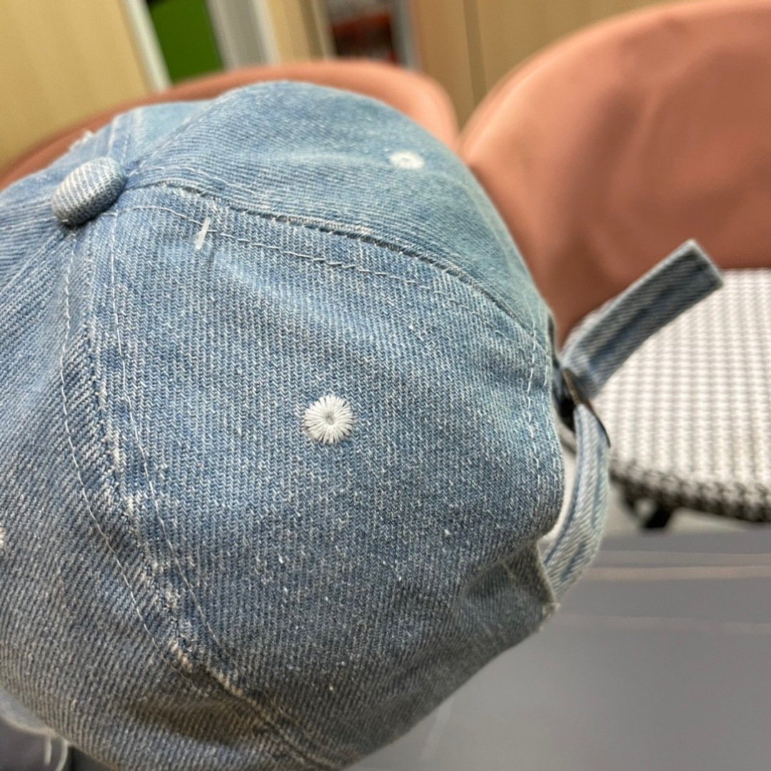 Dior Pale Blue Distressed Denim Baseball Cap with Satin Bows - 图片 9