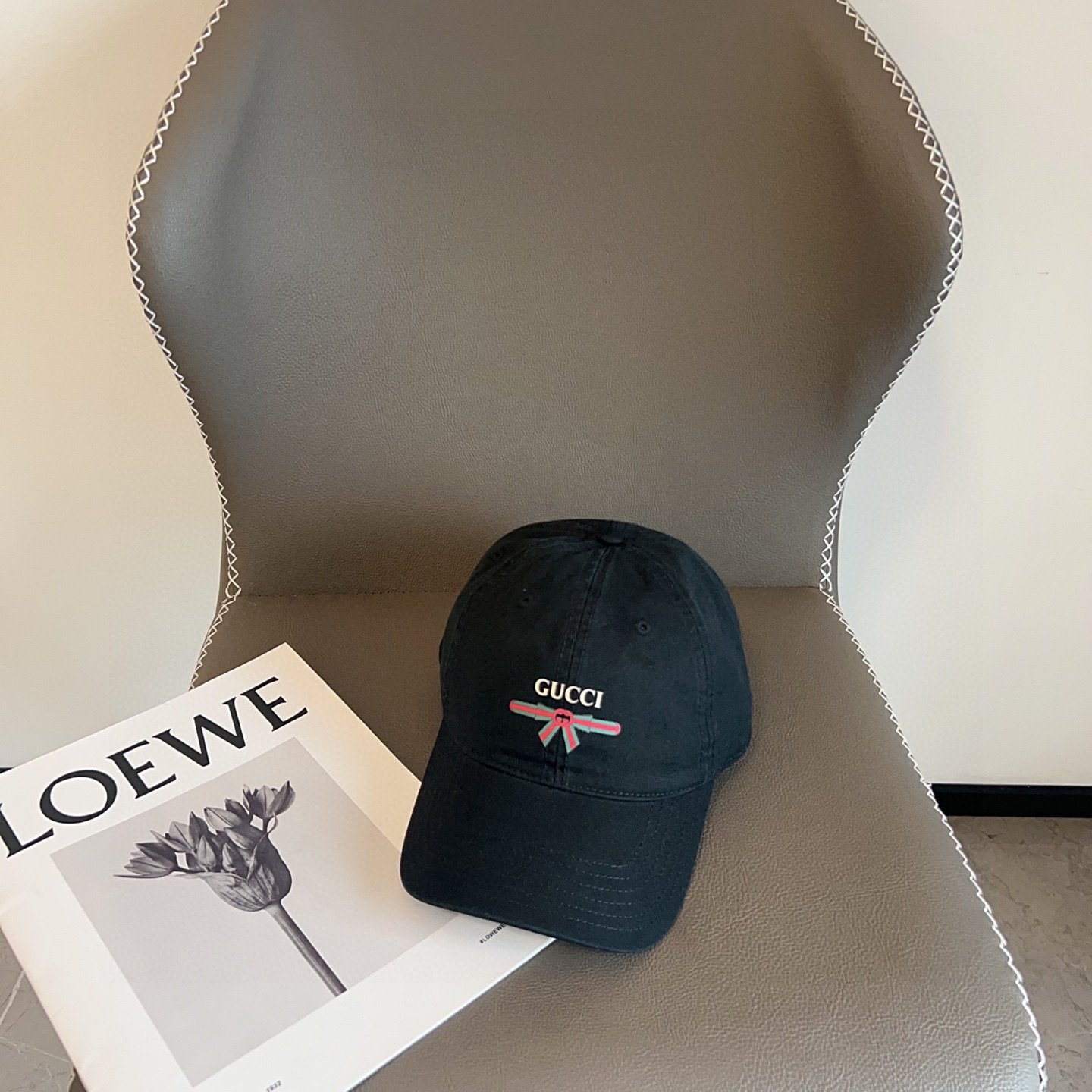 Gucci 2025 Classic Black Baseball Cap – Unisex Cotton Hat with Web Bow Logo - 图片 2