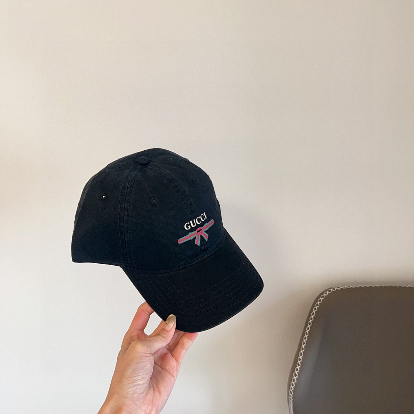 Gucci 2025 Classic Black Baseball Cap – Unisex Cotton Hat with Web Bow Logo - 图片 6