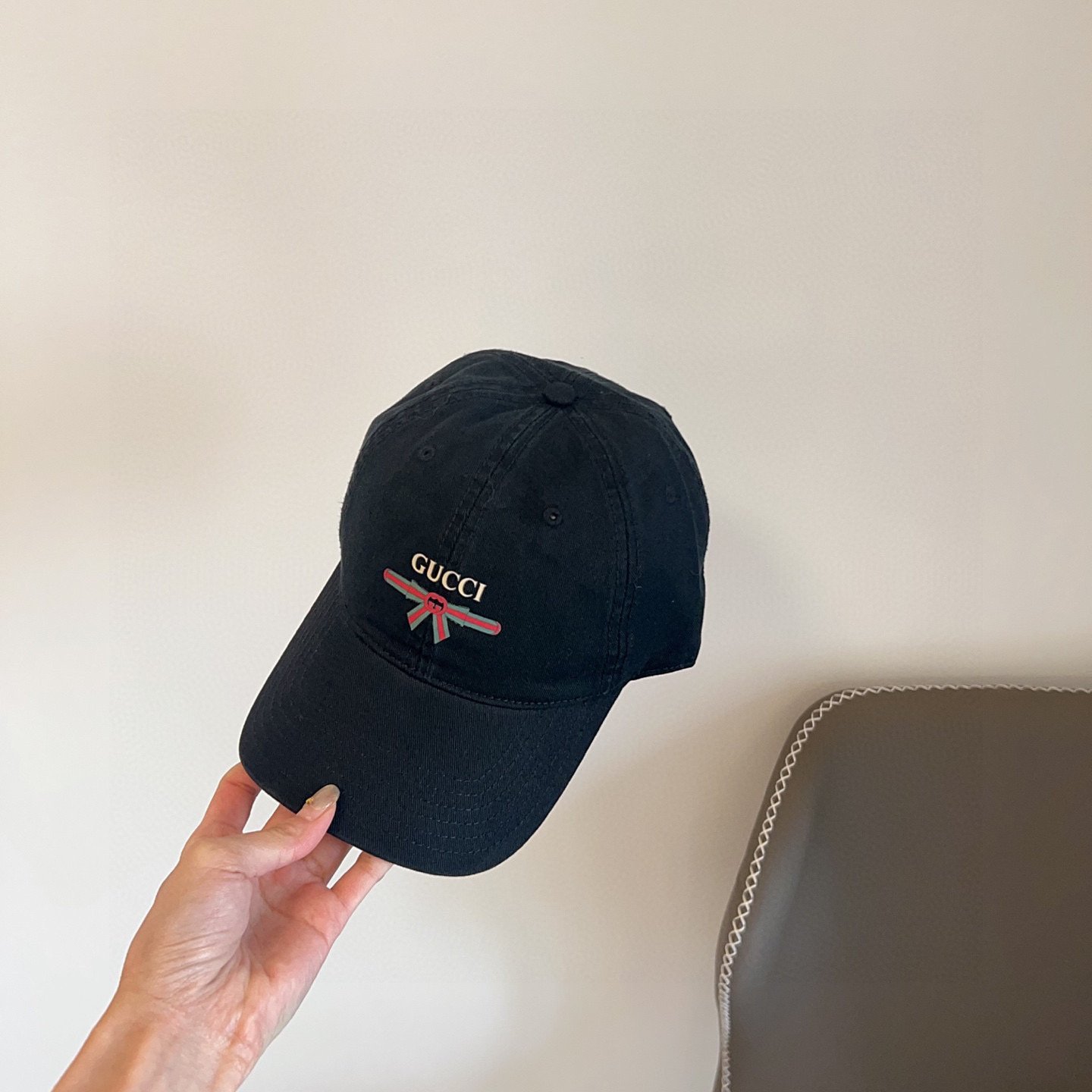 Gucci 2025 Classic Black Baseball Cap – Unisex Cotton Hat with Web Bow Logo - 图片 7
