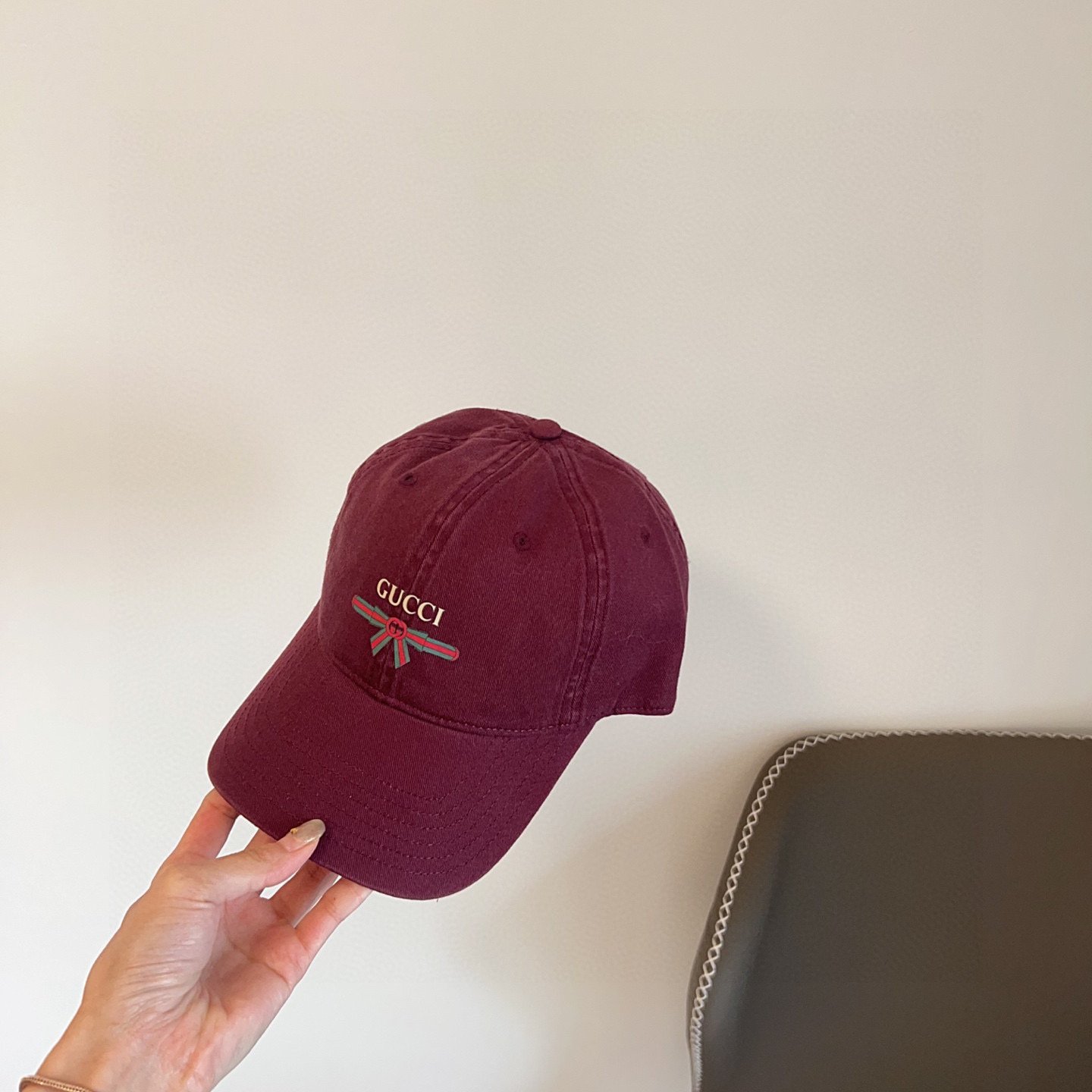 Gucci 2025 Unisex Burgundy Baseball Cap – Signature Web Embroidery - 图片 4