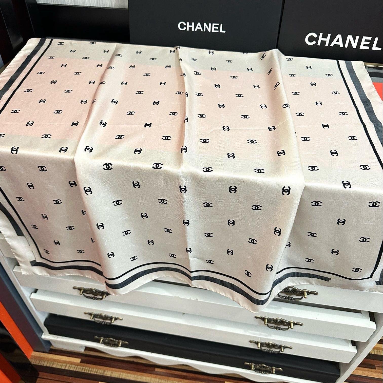 Chanel-Inspired Monogram Silk Scarf – Tonal Bows & CC Print, 90x90cm - 图片 6