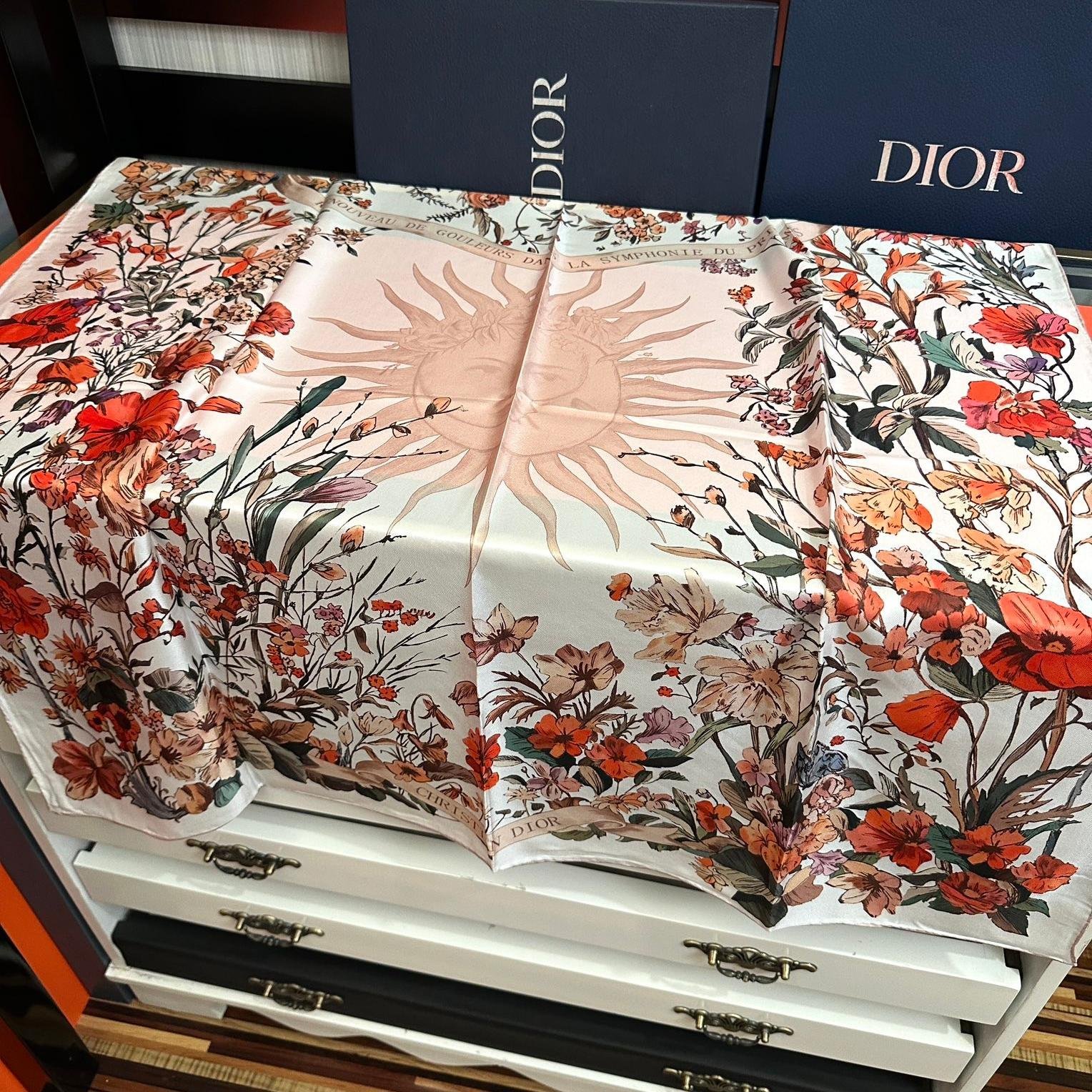 Dior Solar Flora Silk Scarf – Spring/Summer 2025 Limited Edition, 90x90cm - 图片 2