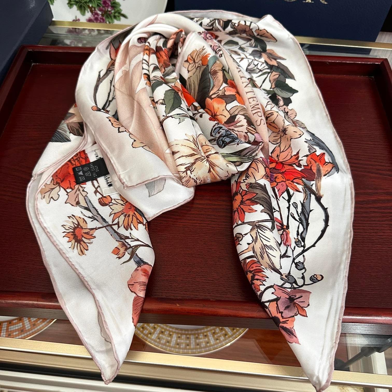 Dior Solar Flora Silk Scarf – Spring/Summer 2025 Limited Edition, 90x90cm - 图片 8