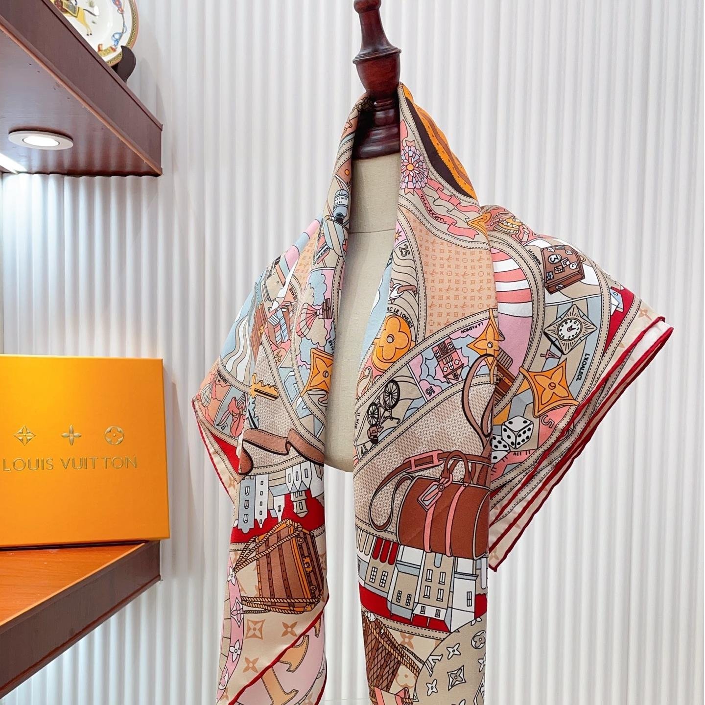 Louis Vuitton Silk Square Scarf – Paris Travel Heritage Print, 90x90cm - 图片 9