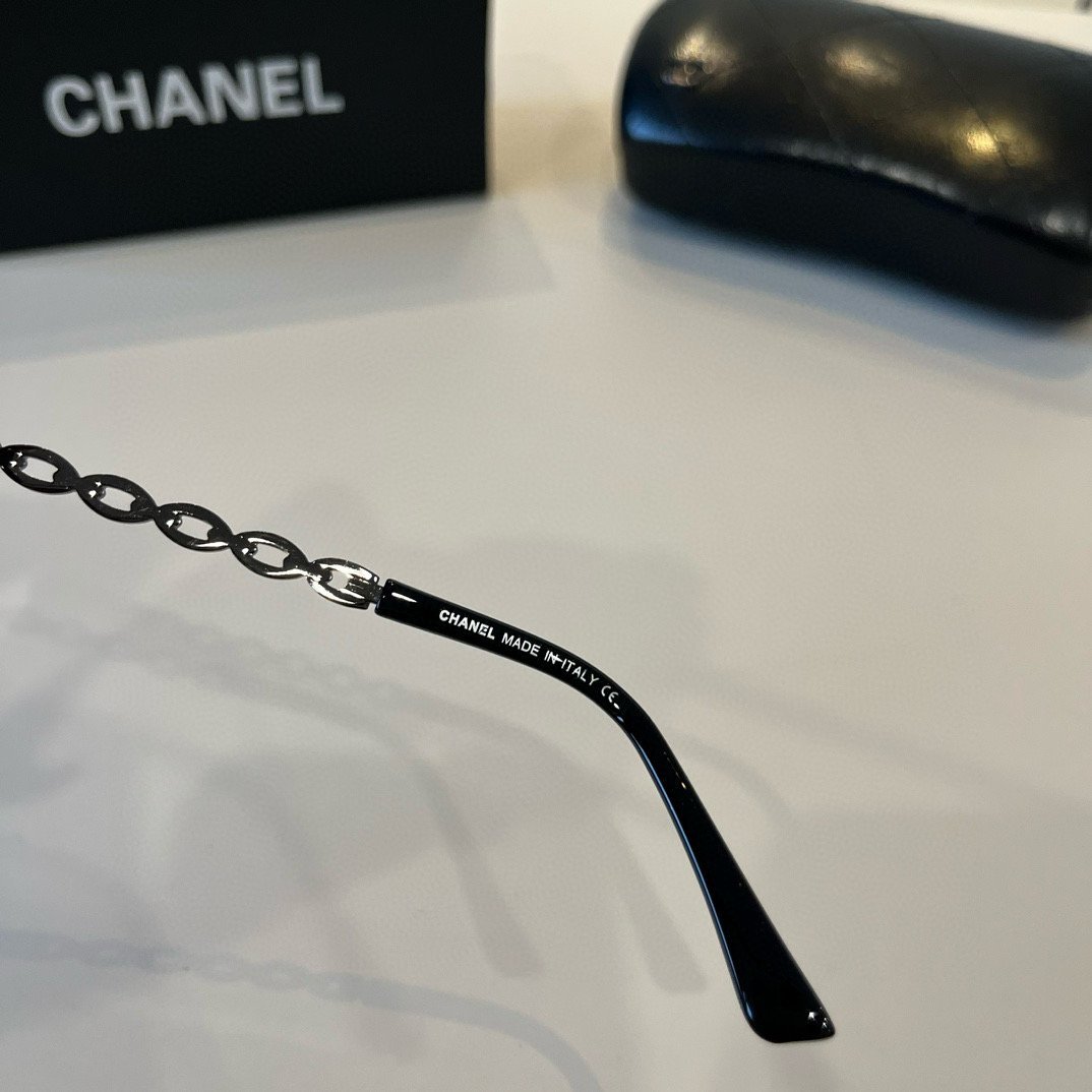 Glossy Black Square Sunglasses with Gradient Lens & Chain Temples · Chanel-Inspired - 图片 8