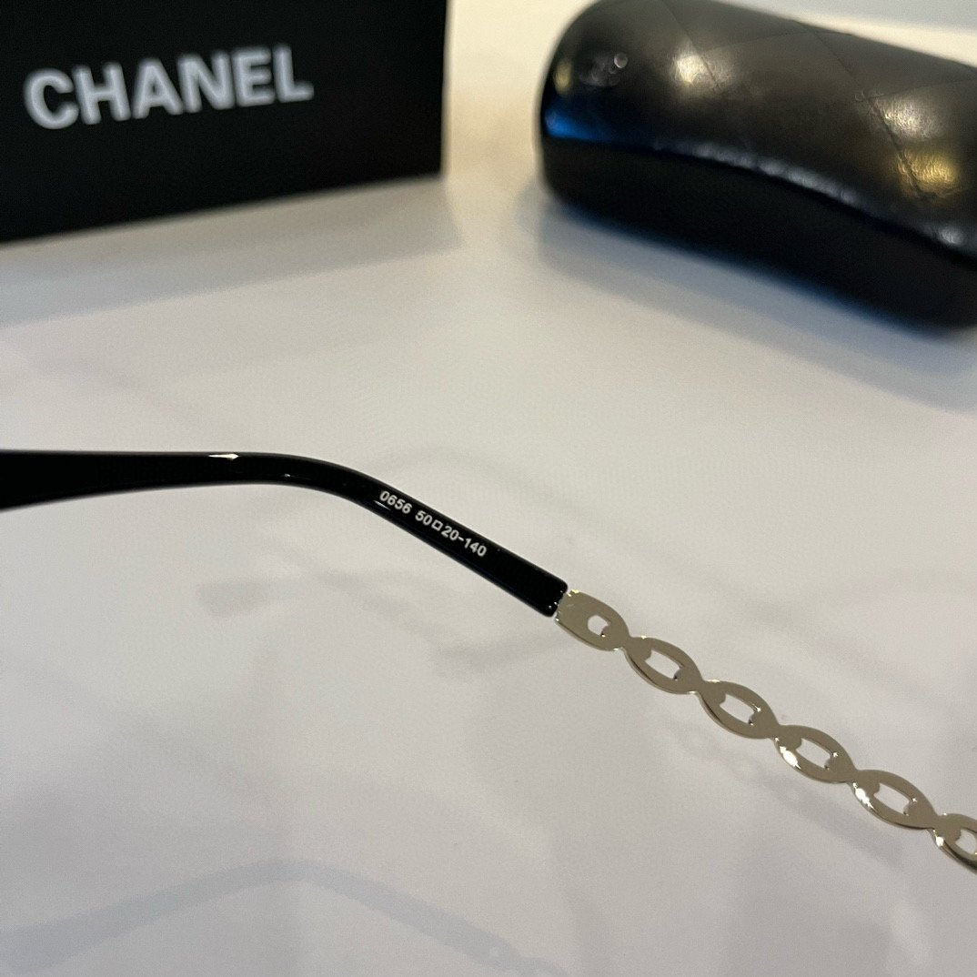 Square Frame Chain-Link Sunglasses with Gold Rim · Chanel-Inspired Design - 图片 10