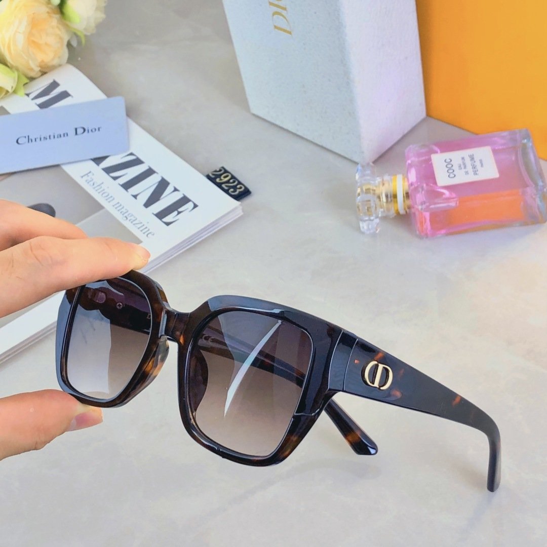Dior-Inspired Oversized Square Sunglasses · 2025 Unisex Luxury Street Style Shades - 图片 2