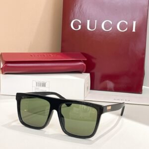 Gucci Oversized Square Sunglasses · Retro-Inspired Acetate Frame with Signature Detail