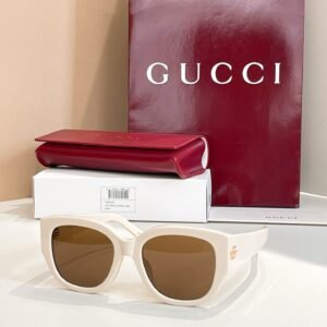 Gucci Oversized Acetate Sunglasses – Bold Square Frame with Signature GG Detail