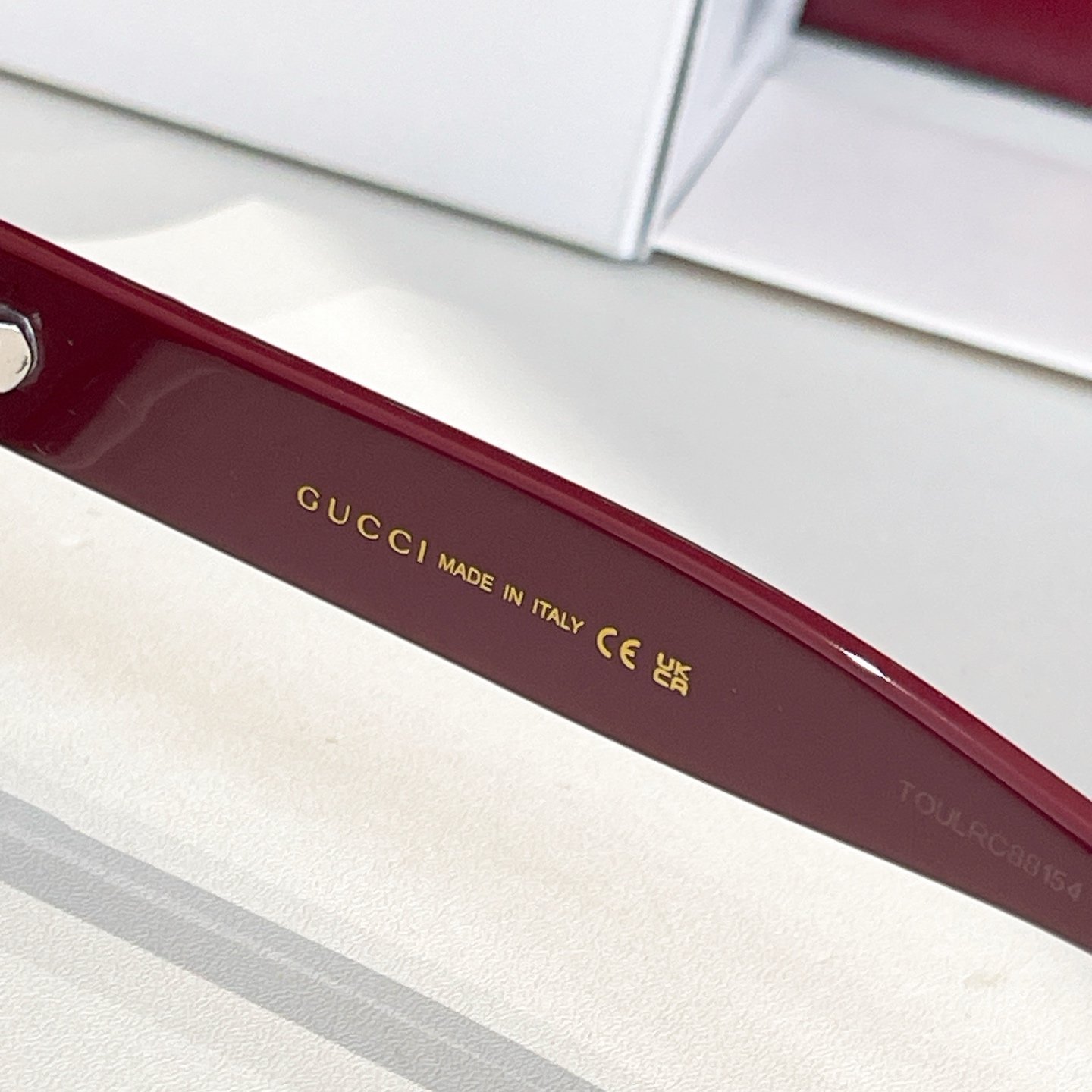 Gucci Oval Frame Sunglasses · Retro Minimalist Design with Gold GG Accent - 图片 7