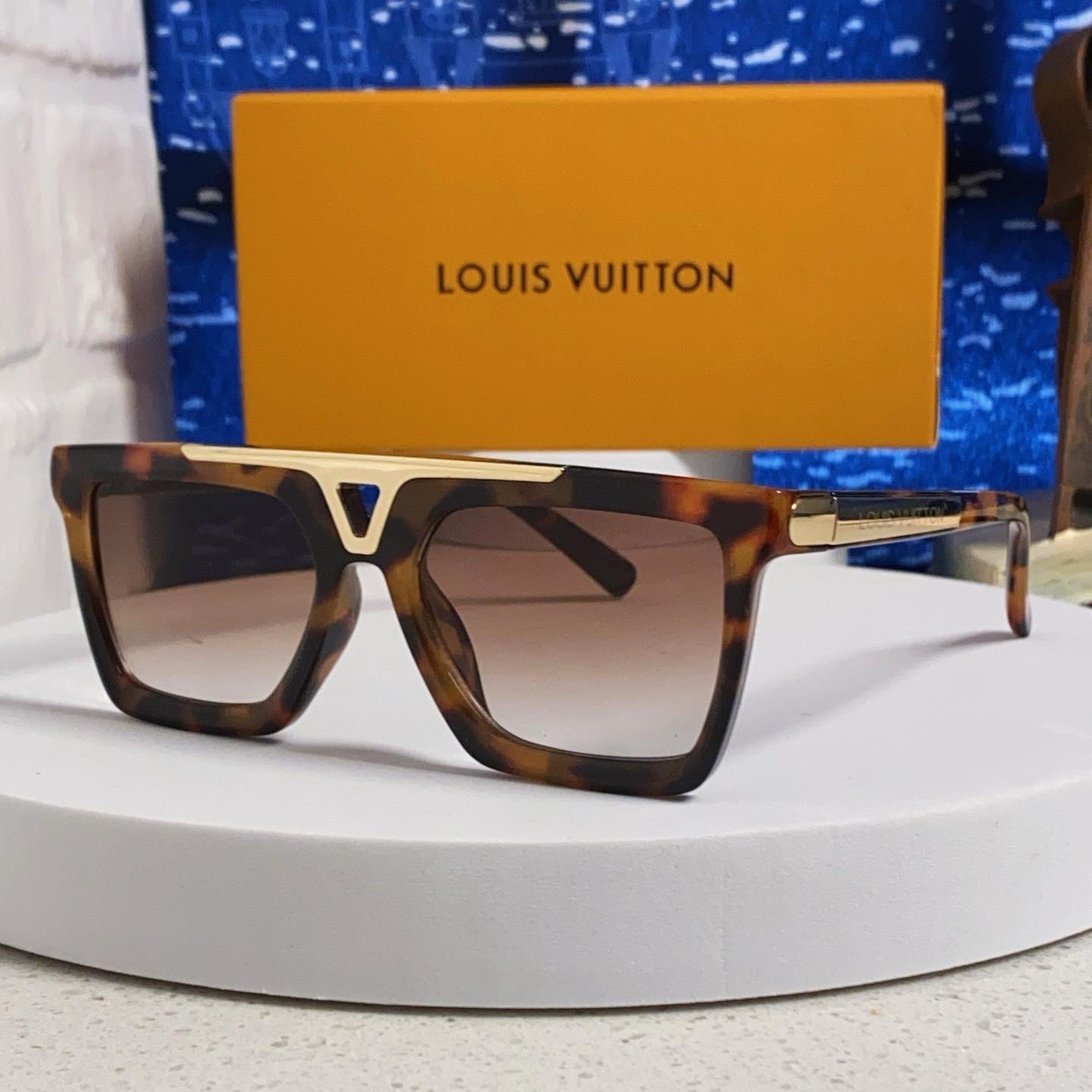 Louis Vuitton Bold Square Sunglasses – Tortoise Shell Frame with Gold Metal Accent