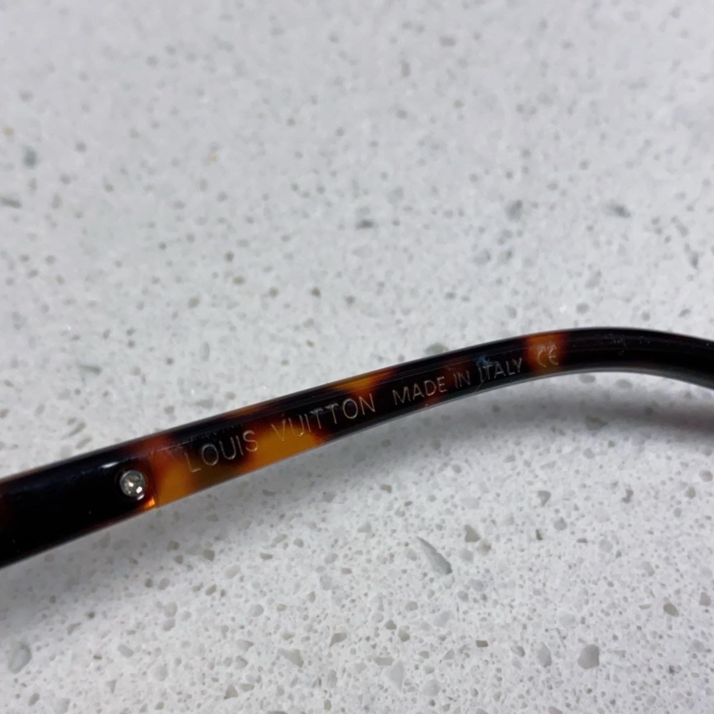 Louis Vuitton Bold Square Sunglasses – Tortoise Shell Frame with Gold Metal Accent - 图片 8