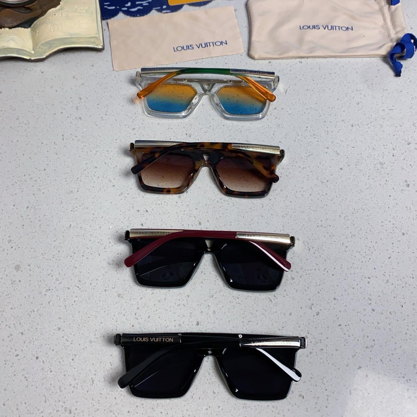 Louis Vuitton Bold Square Sunglasses – Tortoise Shell Frame with Gold Metal Accent - 图片 11