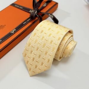 Hermès Light Gold Silk Tie – Elegant Twill for Sophisticated Style