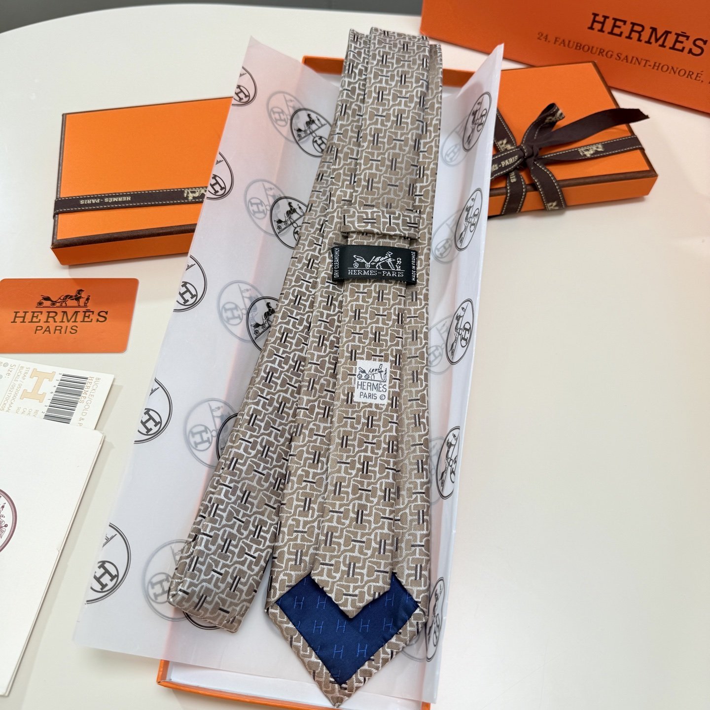 Hermès Brown Silk Tie – Signature Jacquard for Modern Gentlemen - 图片 3