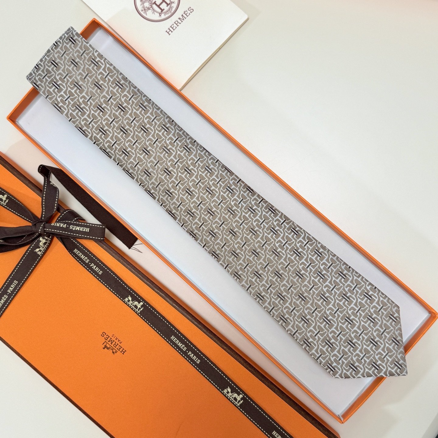 Hermès Brown Silk Tie – Signature Jacquard for Modern Gentlemen - 图片 4