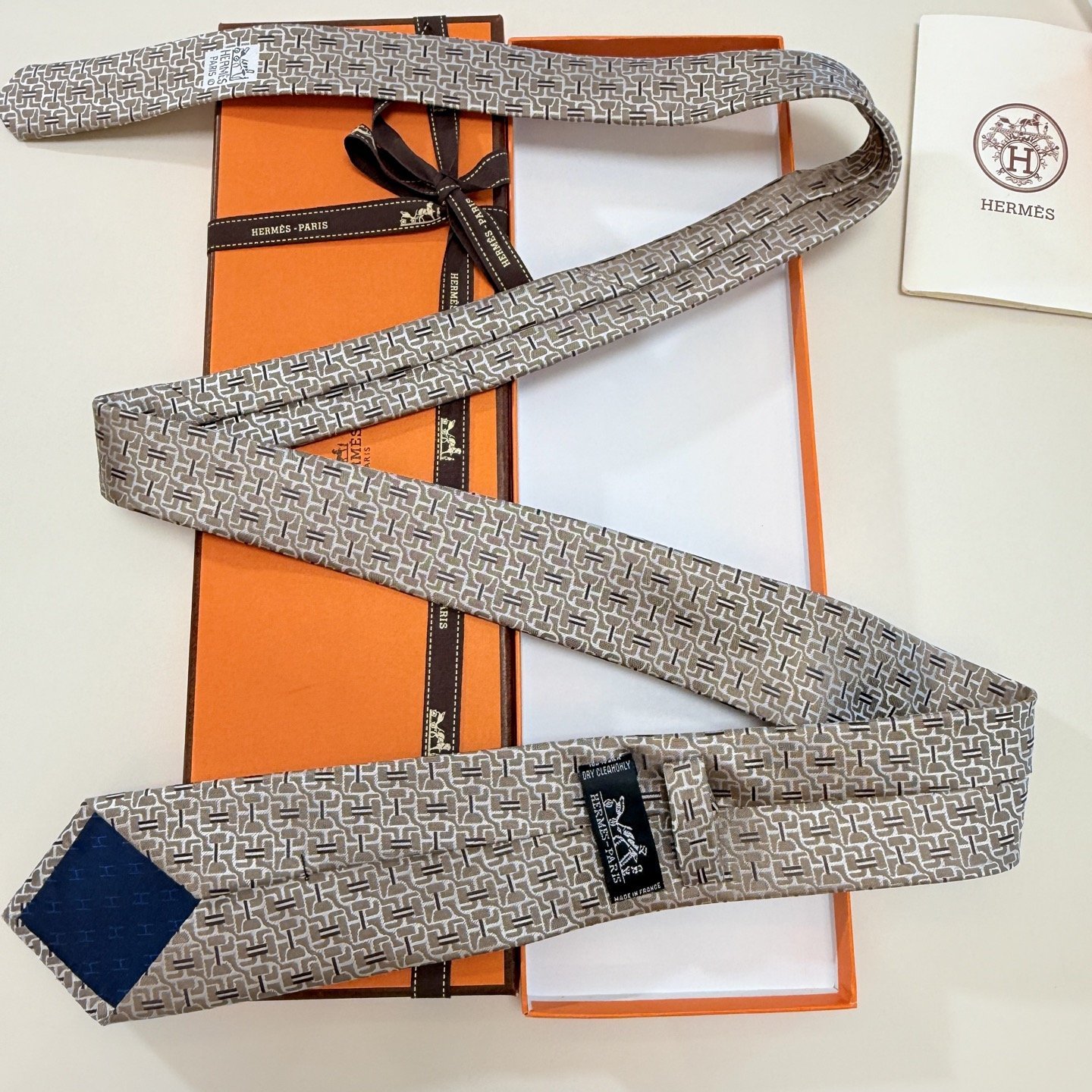 Hermès Brown Silk Tie – Signature Jacquard for Modern Gentlemen - 图片 8