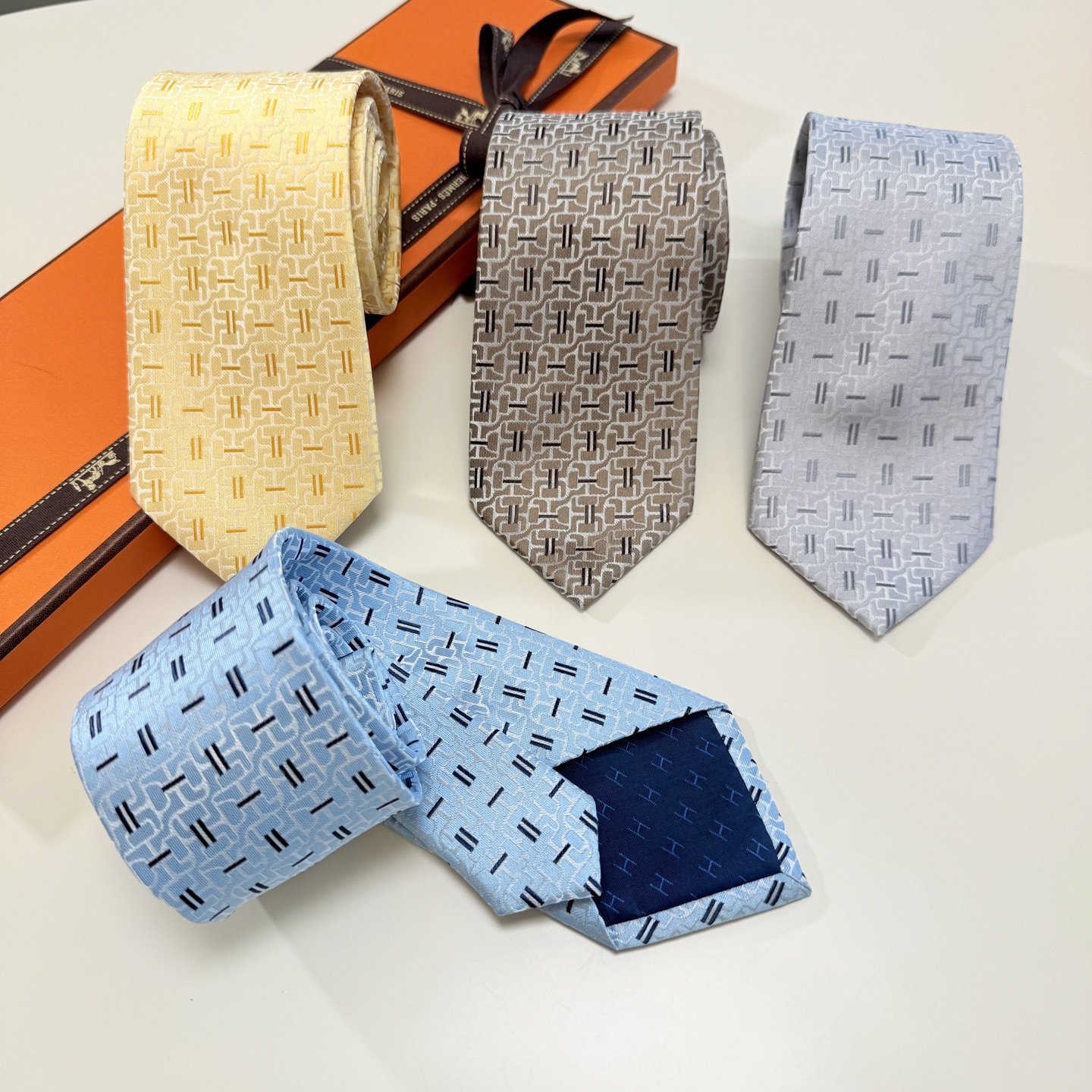 Hermès Brown Silk Tie – Signature Jacquard for Modern Gentlemen - 图片 10