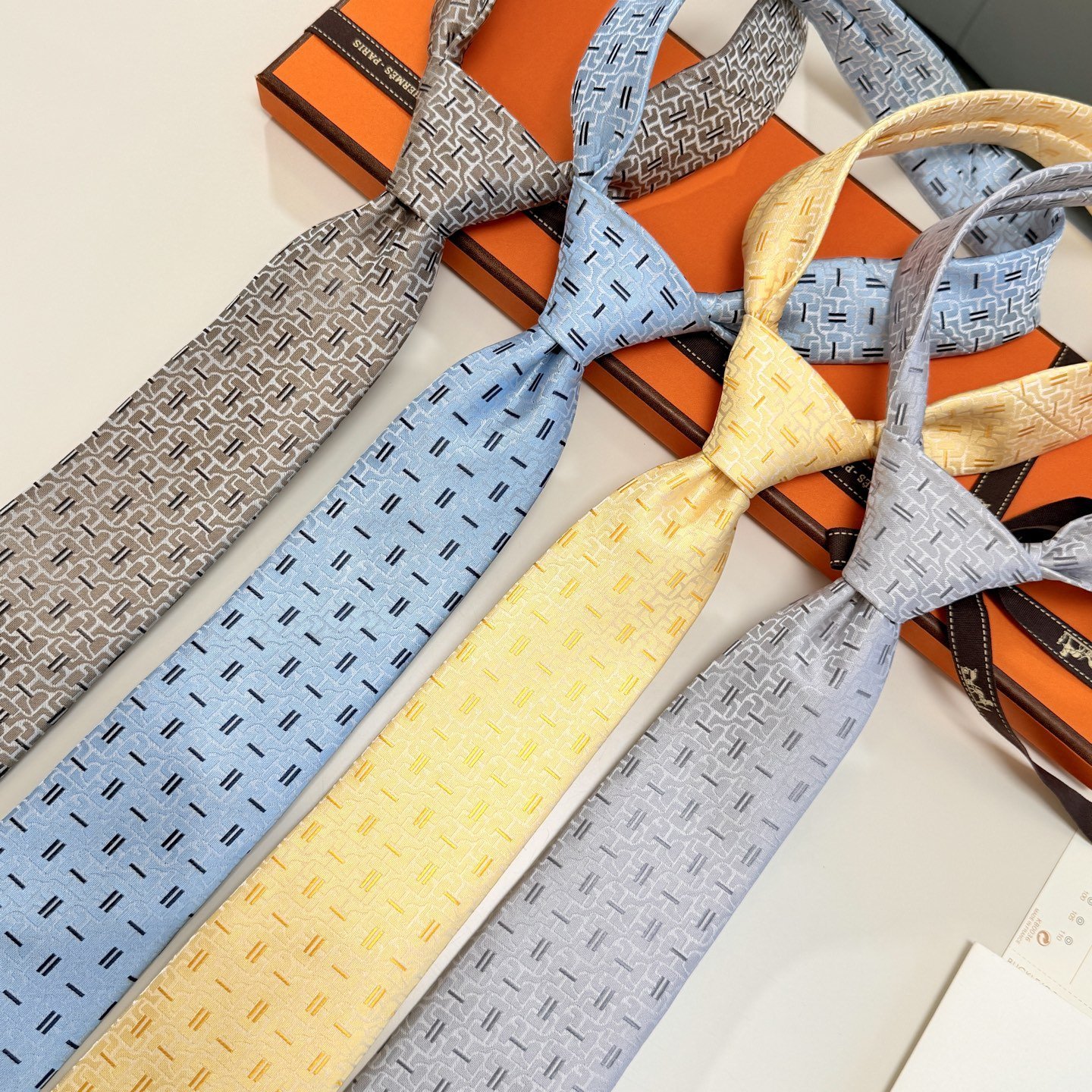 Hermès Brown Silk Tie – Signature Jacquard for Modern Gentlemen - 图片 11