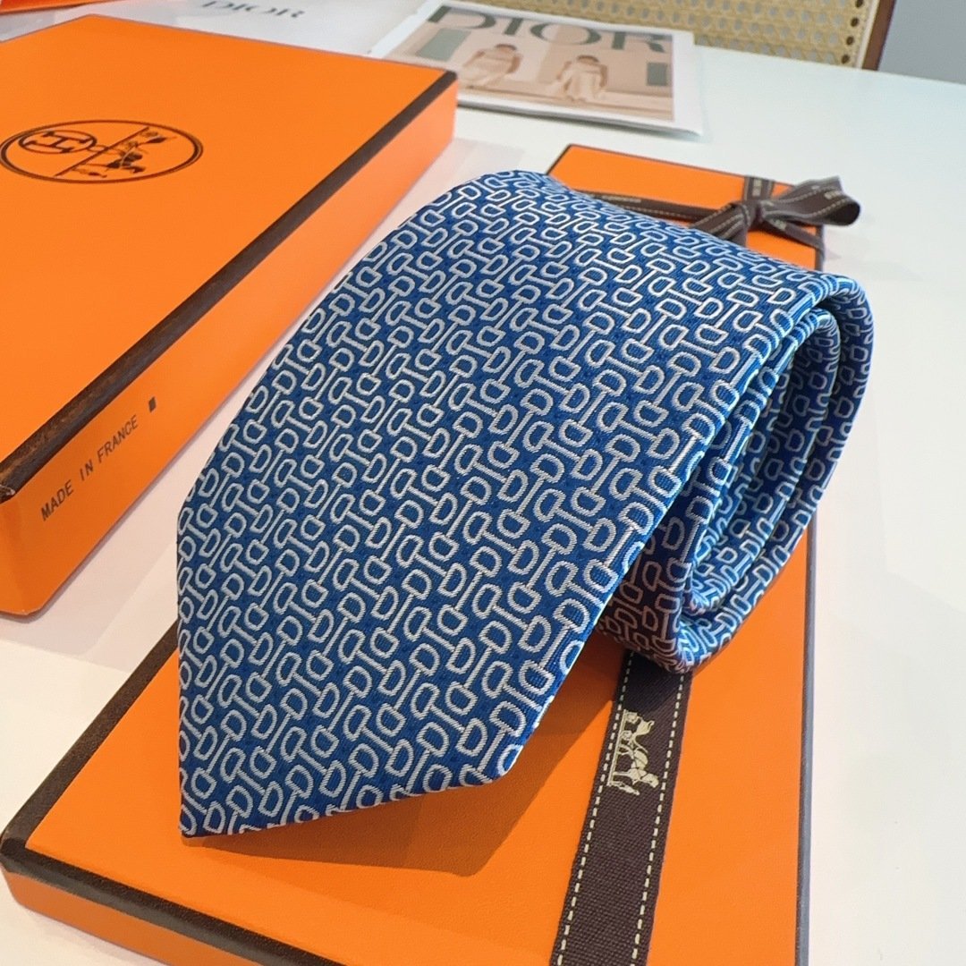 Hermès Blue Geometric Twill Silk Tie for Men