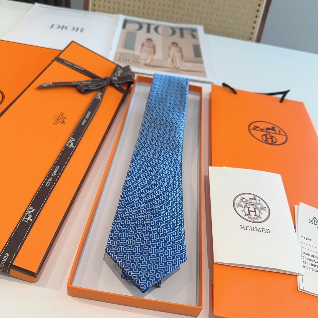 Hermès Blue Geometric Twill Silk Tie for Men - 图片 2