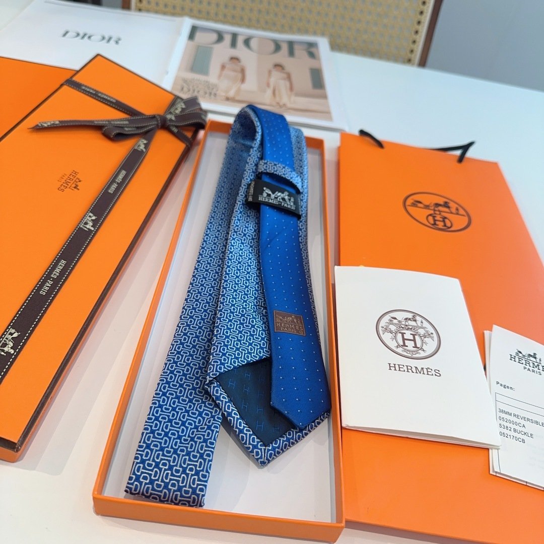 Hermès Blue Geometric Twill Silk Tie for Men - 图片 3