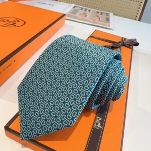 Hermès Blue Geometric Silk Tie in Twill Weave Finish