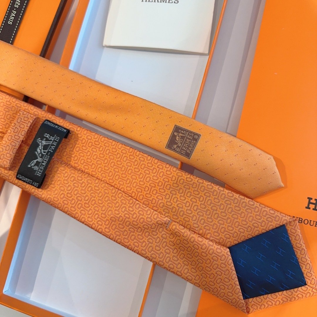 Hermès Orange Silk Tie with Geometric Jacquard Pattern - 图片 4