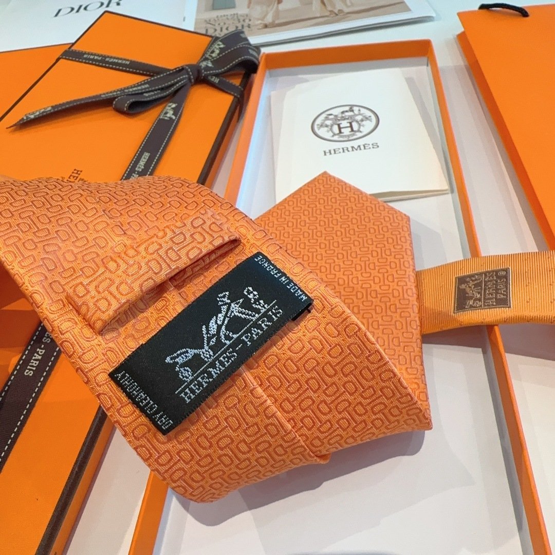 Hermès Orange Silk Tie with Geometric Jacquard Pattern - 图片 5