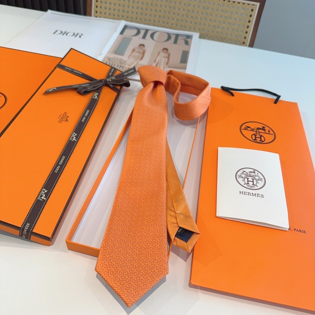 Hermès Orange Silk Tie with Geometric Jacquard Pattern - 图片 6