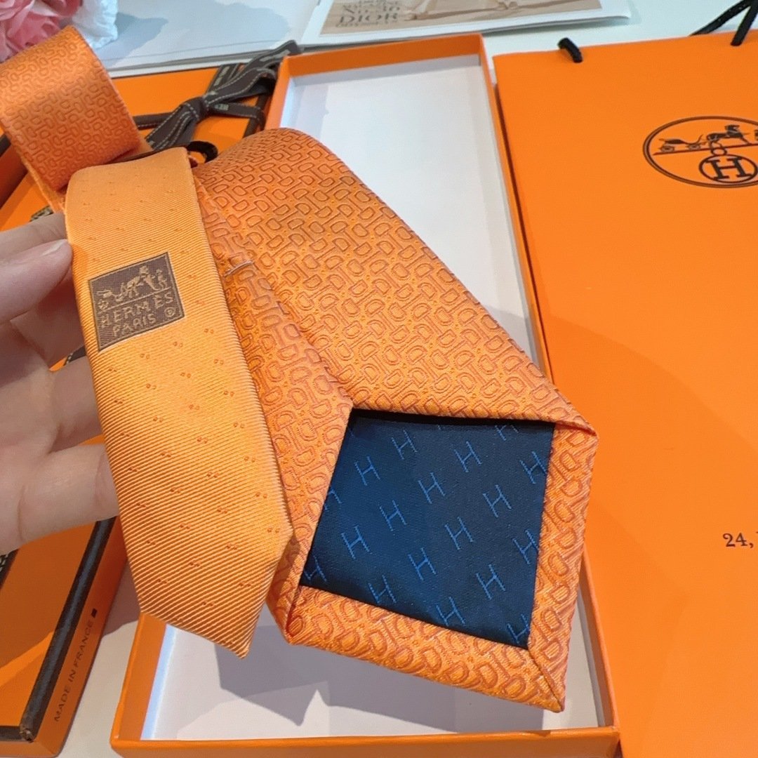 Hermès Orange Silk Tie with Geometric Jacquard Pattern - 图片 8