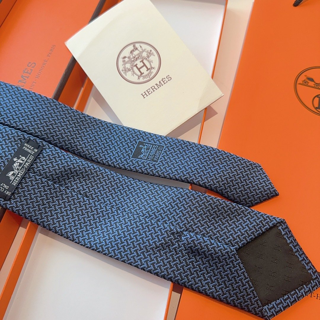 Hermès Deep Blue Woven Silk Tie with Geometric H Pattern - 图片 3