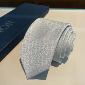 Elegant Dior Silk Tie with Signature CD Jacquard Pattern