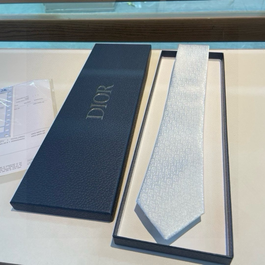 Elegant Dior Silk Tie with Signature CD Jacquard Pattern - 图片 2