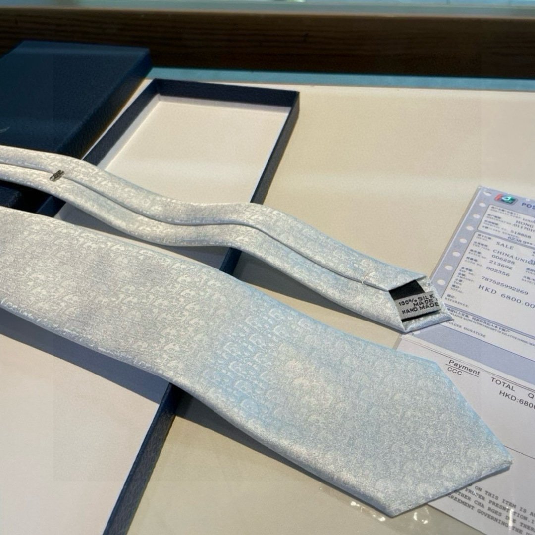 Elegant Dior Silk Tie with Signature CD Jacquard Pattern - 图片 4
