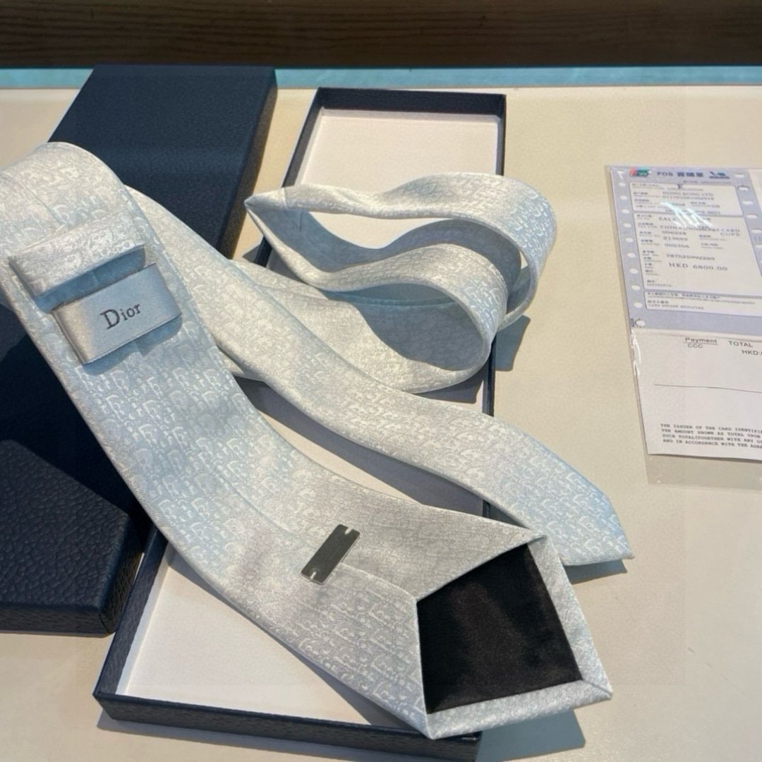 Elegant Dior Silk Tie with Signature CD Jacquard Pattern - 图片 5