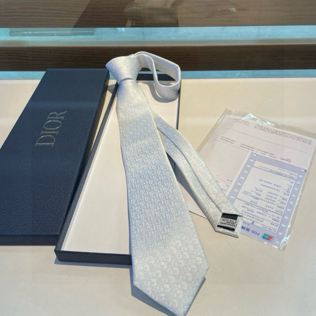 Elegant Dior Silk Tie with Signature CD Jacquard Pattern - 图片 7