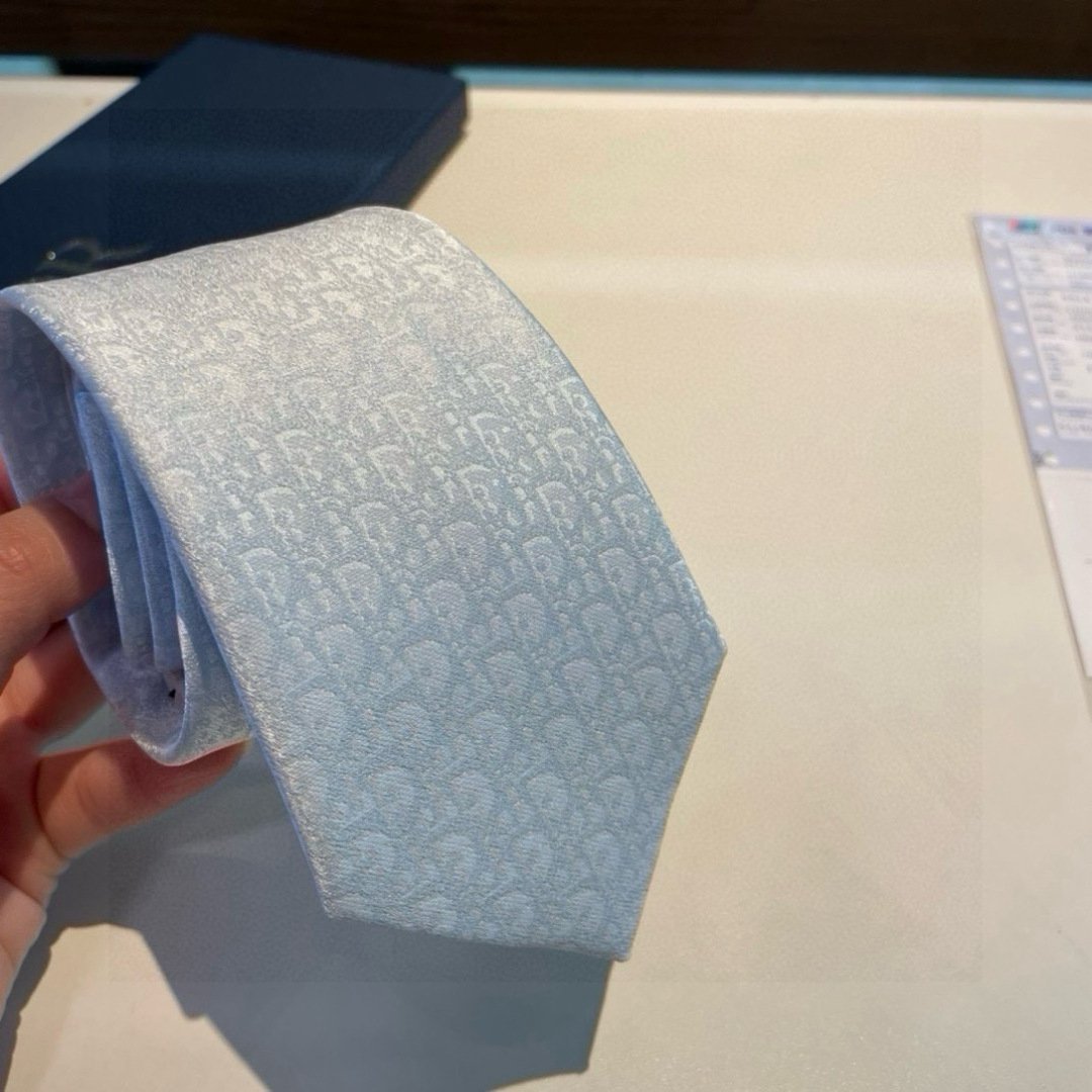 Elegant Dior Silk Tie with Signature CD Jacquard Pattern - 图片 8