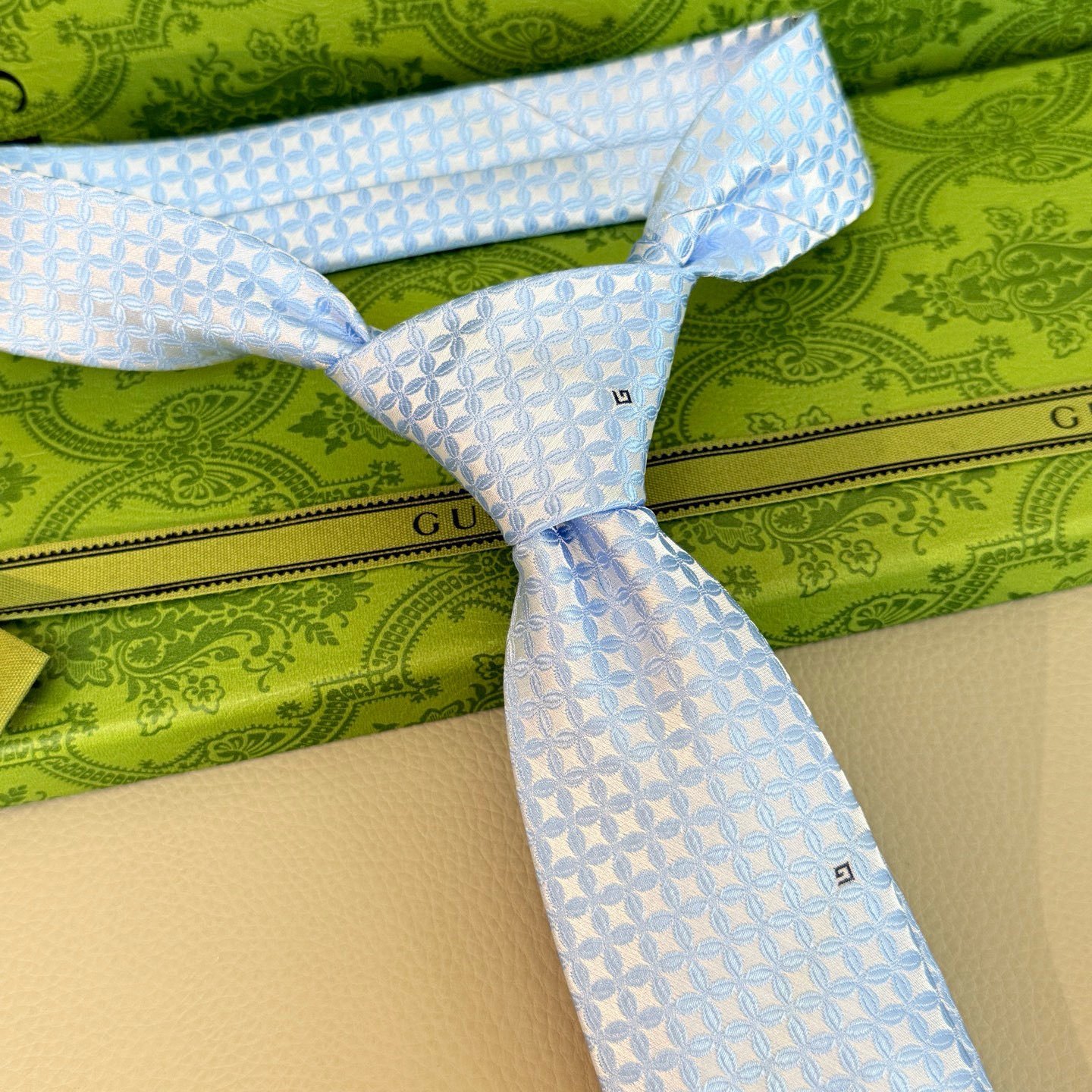 Gucci GG Clover Silk Tie – Sky Blue Edition - 图片 8