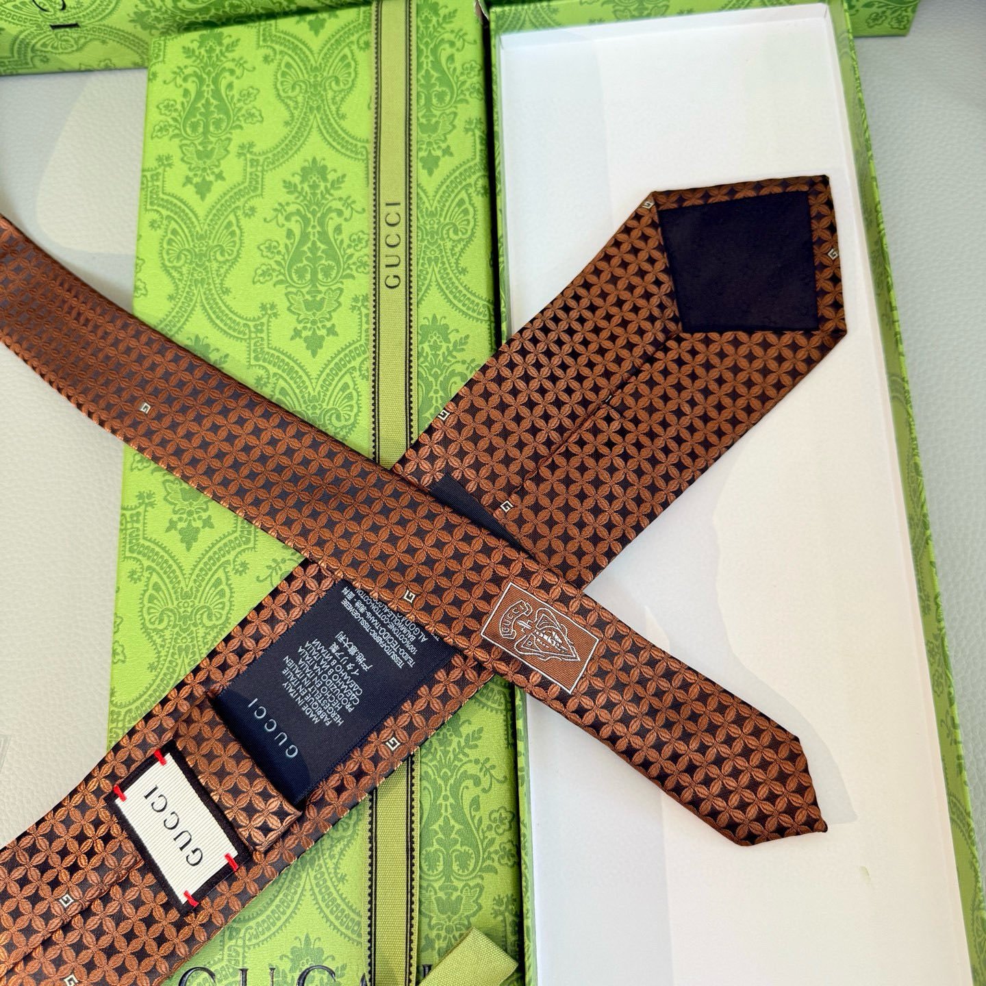Gucci GG Clover Silk Tie – Vintage Bronze Edition - 图片 5