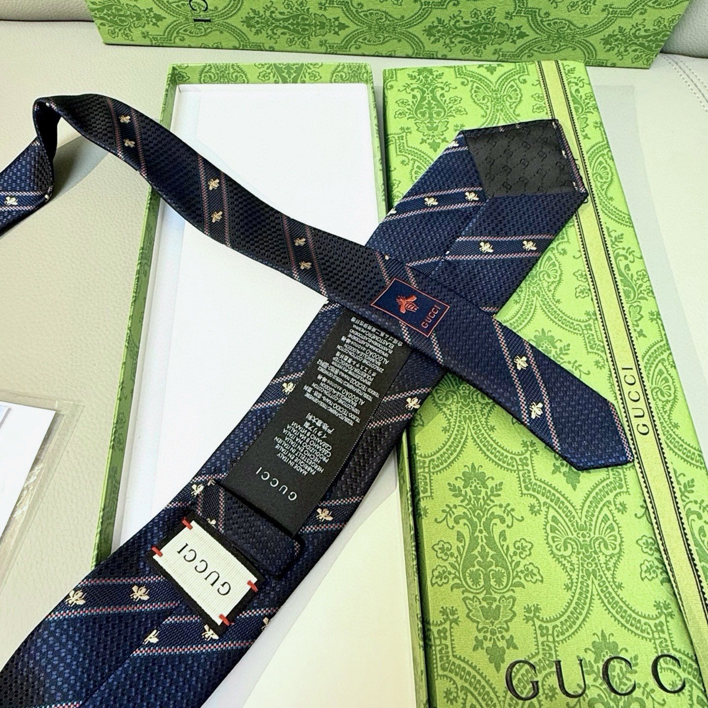 Gucci Navy Silk Tie with Bee Embroidery and Signature Web Stripe - 图片 4