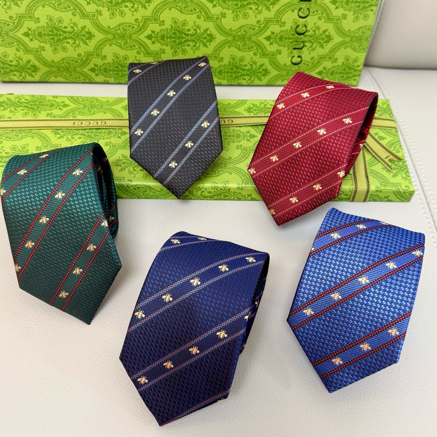Gucci Navy Silk Tie with Bee Embroidery and Signature Web Stripe - 图片 9