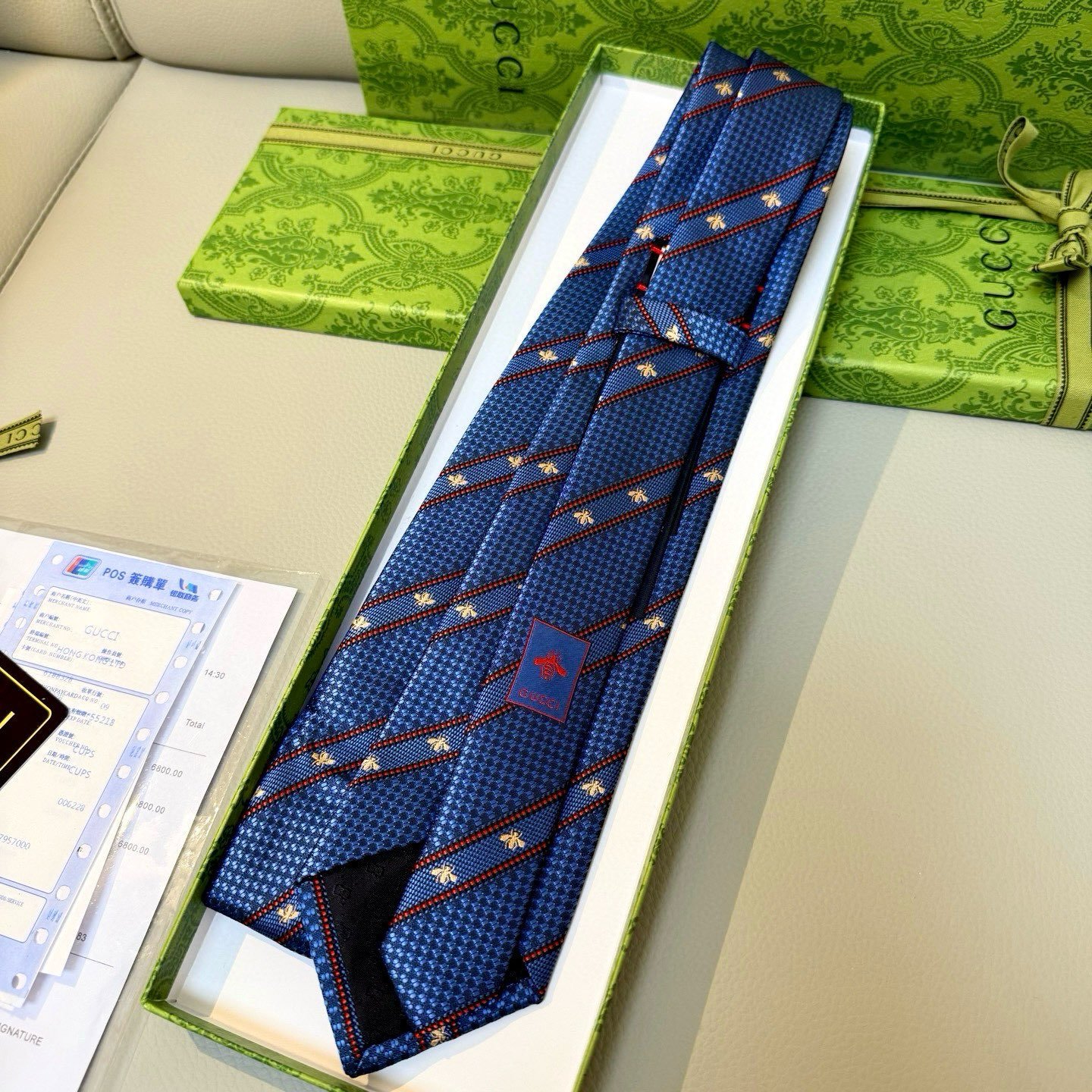 Gucci Blue Silk Tie with Bee Embroidery and Striped Weave - 图片 3