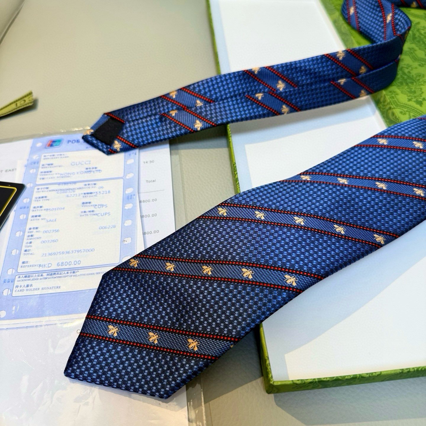 Gucci Blue Silk Tie with Bee Embroidery and Striped Weave - 图片 4