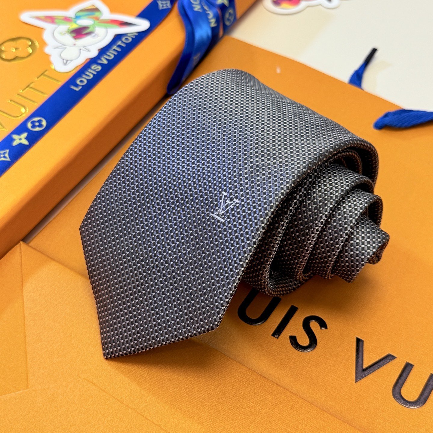 Luxury Woven Silk Tie with Subtle LV Monogram – Business Elegance Redefined