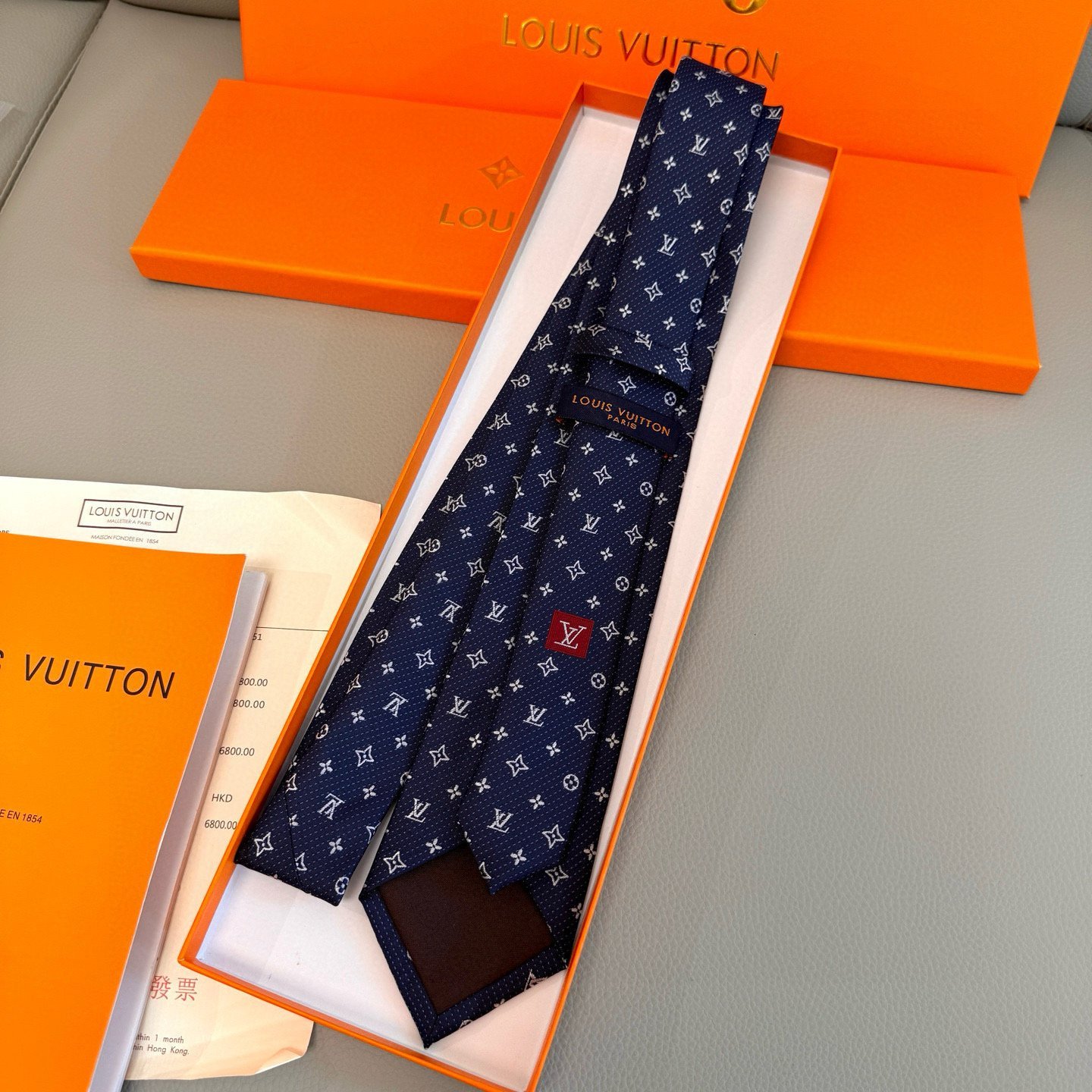 Louis Vuitton Navy Blue Silk Tie with White Monogram Jacquard Pattern - 图片 3