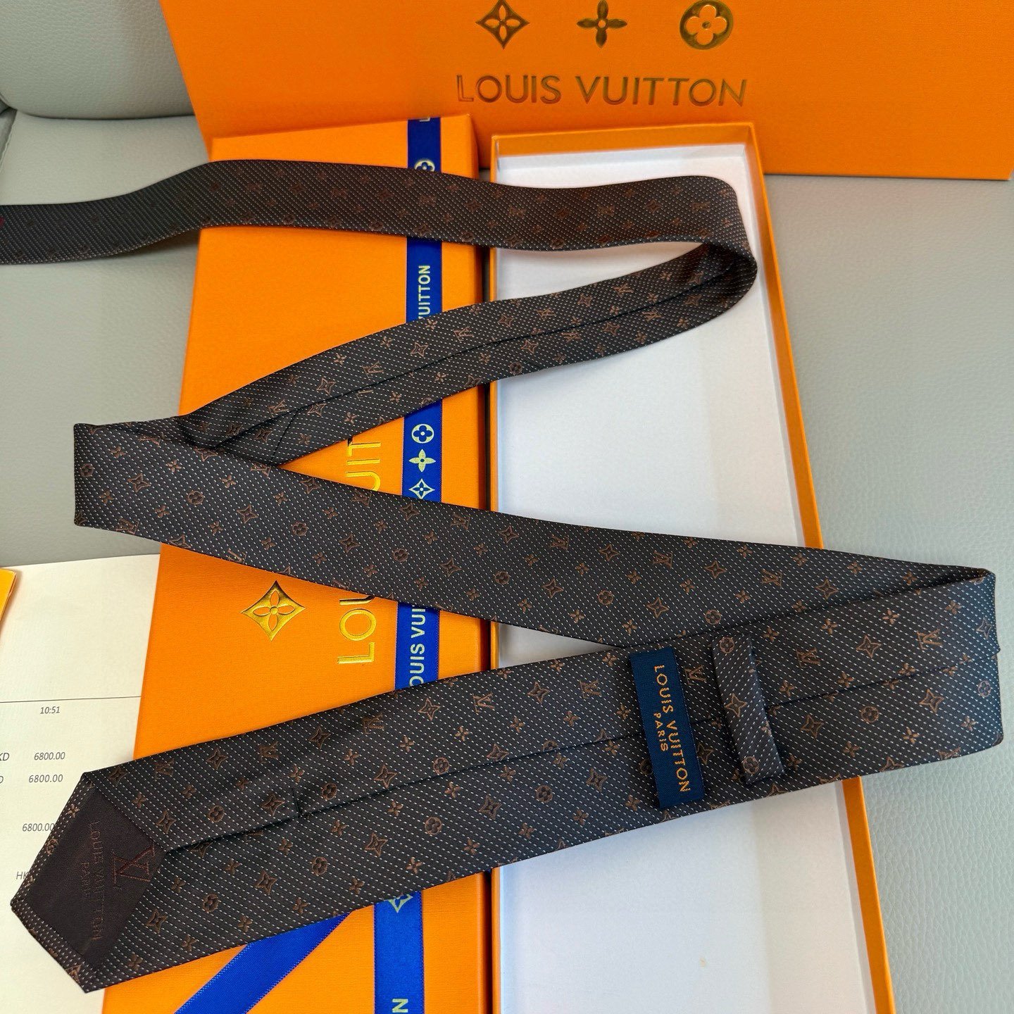 Louis Vuitton Monogram Silk Tie in Deep Brown with Tonal Jacquard Finish - 图片 5