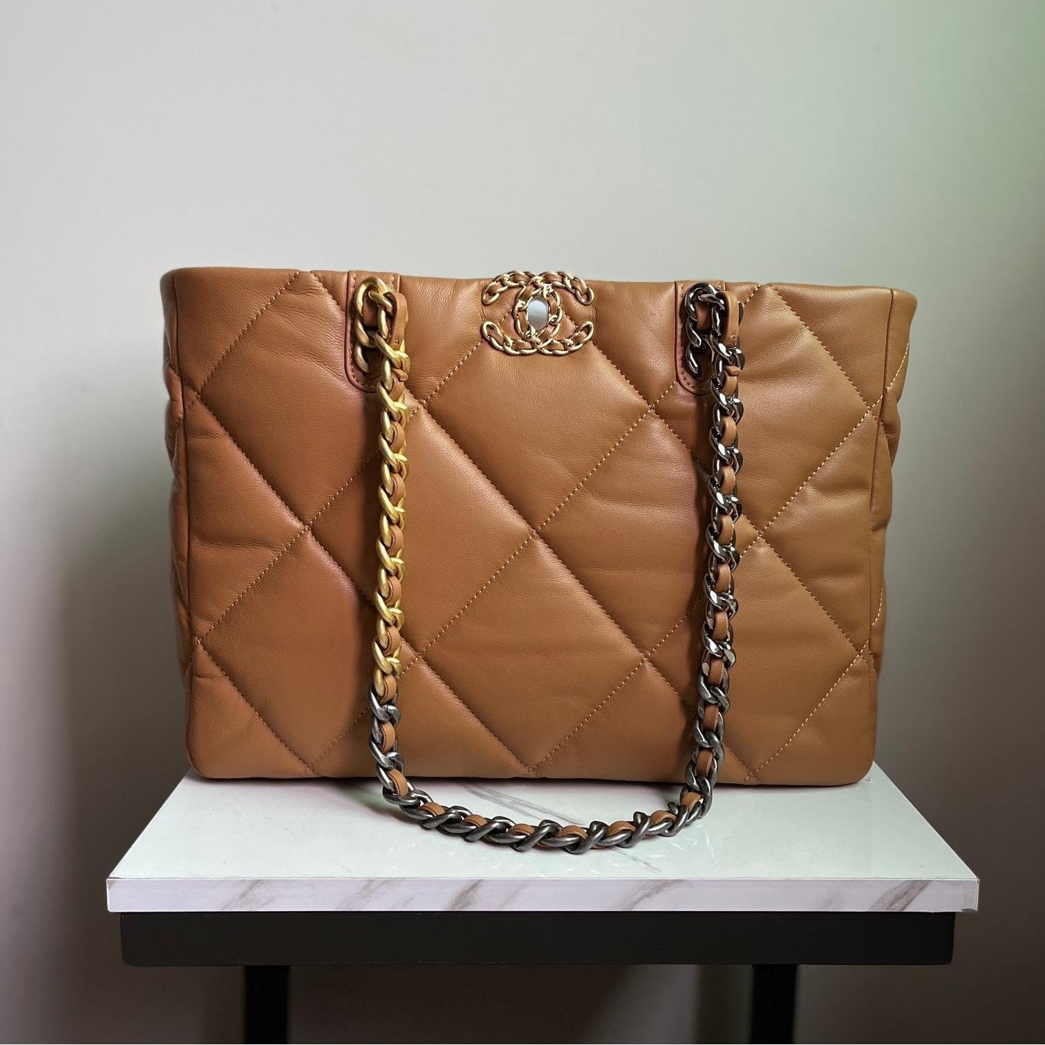 2223 Fall/Winter Collection Caramel Lambskin 41CM