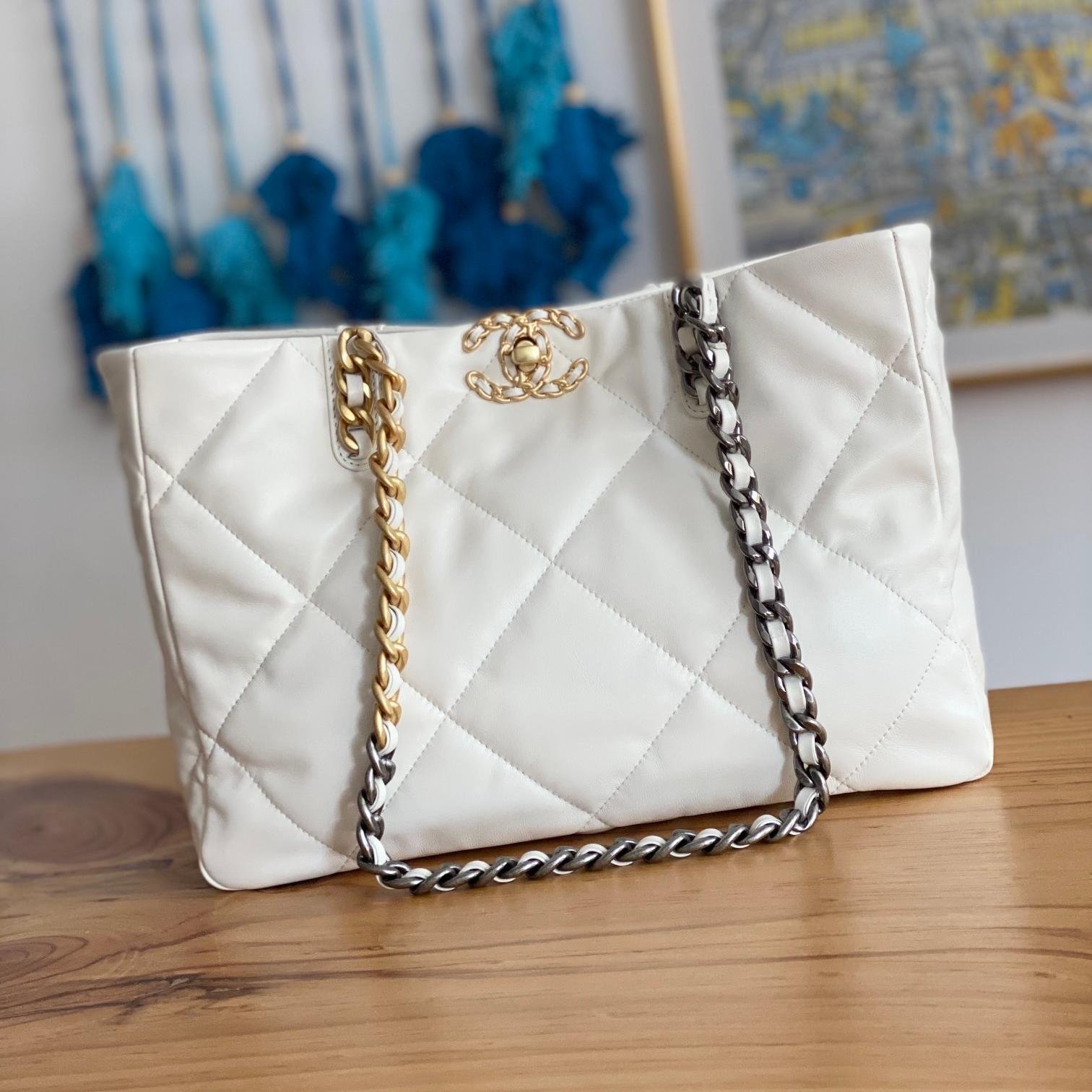 22B Collection White Lambskin 38CM